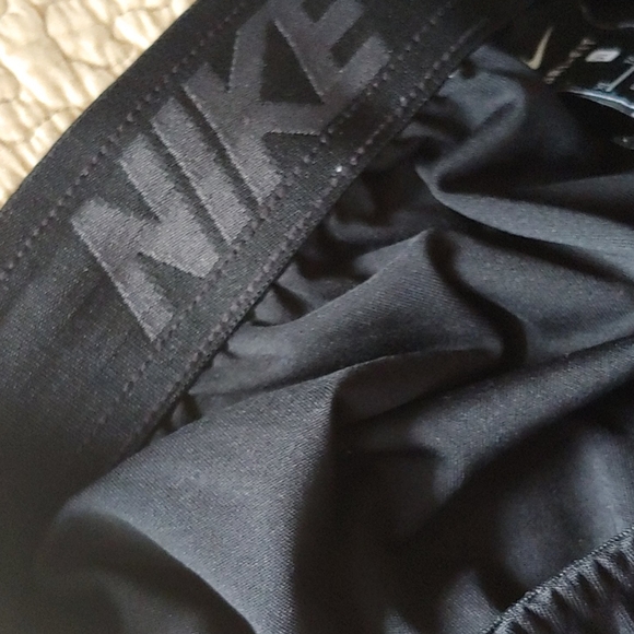 Nike Dry fit shorts. Mens sz.XL - Picture 5 of 12